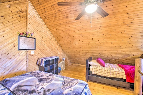 Garnerland in Luray Pet-Friendly Log Cabin with Porch image 14