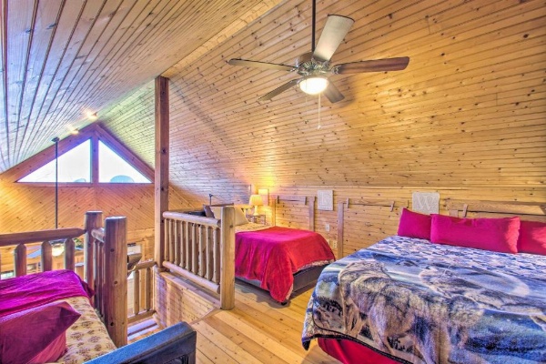 Garnerland in Luray Pet-Friendly Log Cabin with Porch image 15