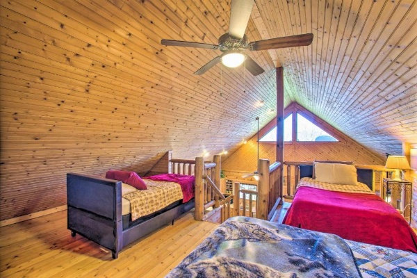 Garnerland in Luray Pet-Friendly Log Cabin with Porch image 16