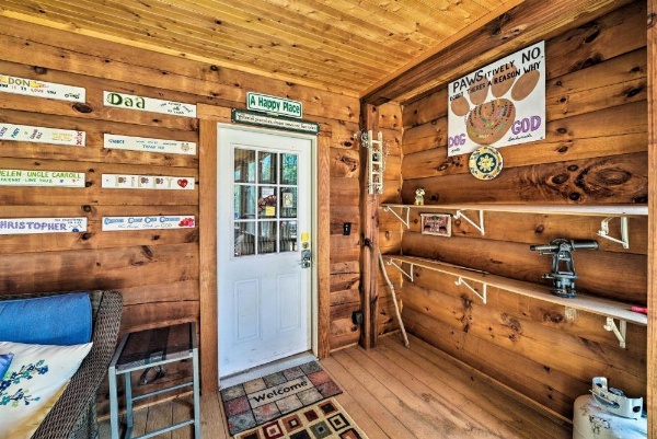 Garnerland in Luray Pet-Friendly Log Cabin with Porch image 18