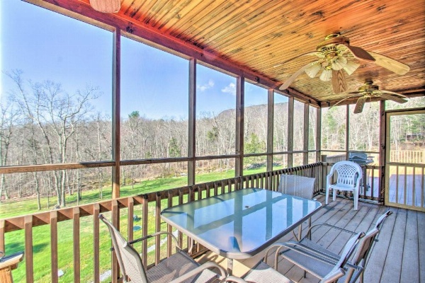 Garnerland in Luray Pet-Friendly Log Cabin with Porch image 20