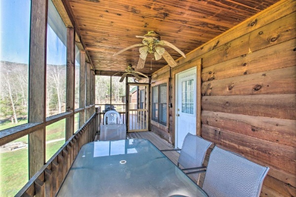 Garnerland in Luray Pet-Friendly Log Cabin with Porch image 21