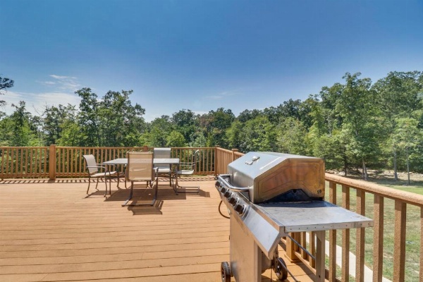 Garnerland in Luray Pet-Friendly Log Cabin with Porch image 23