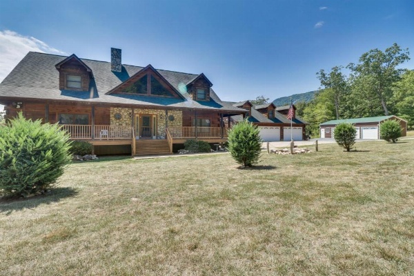 Garnerland in Luray Pet-Friendly Log Cabin with Porch image 29