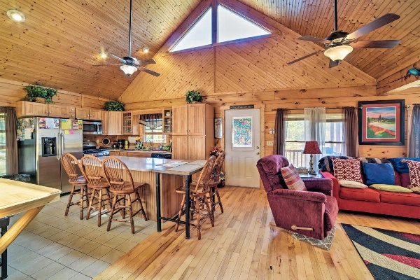 Garnerland in Luray Pet-Friendly Log Cabin with Porch image 6