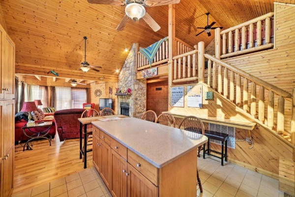Garnerland in Luray Pet-Friendly Log Cabin with Porch image 9